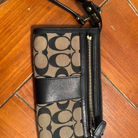 Authentic Coach purse with matching wristlet !! - Picture 3 of 6